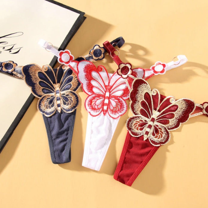 Sensual tanga personalizada con temática de mariposas.